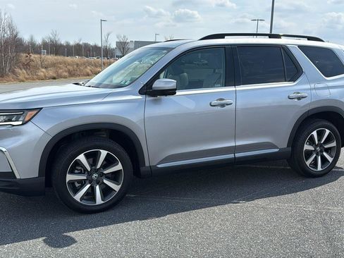 Used 2023 Honda Pilot Elite image 14