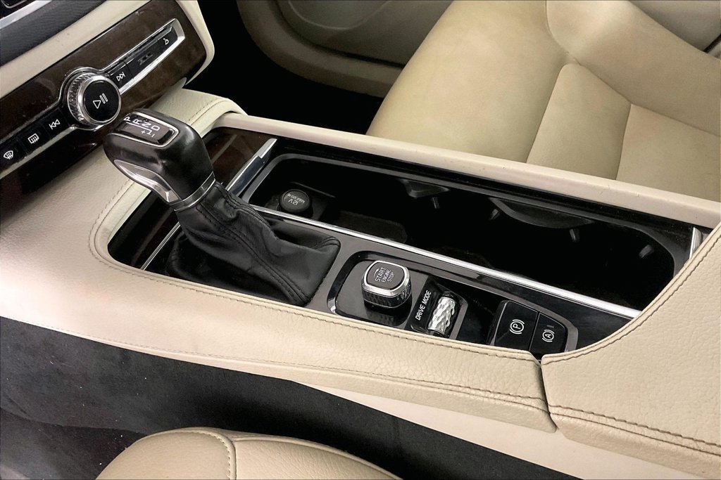 Used 2018 Volvo XC90 T5 Momentum w/ Convenience Package AWD/4WD image 16