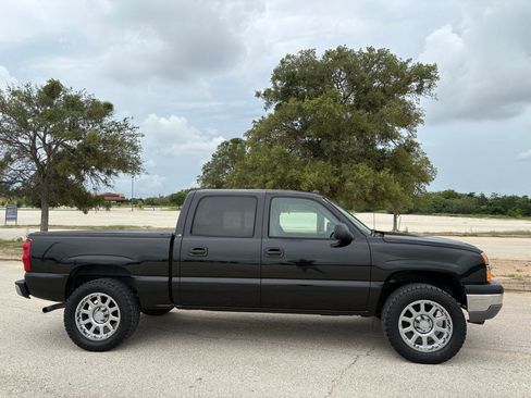 Used 2005 Chevrolet Silverado 1500 LS w/ Safe And Sound Package RWD image 12