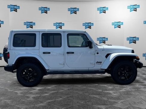 Certified 2022 Jeep Wrangler Unlimited Sahara AWD/4WD image 7
