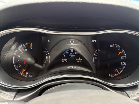 Used 2018 Jeep Grand Cherokee Laredo AWD/4WD image 21