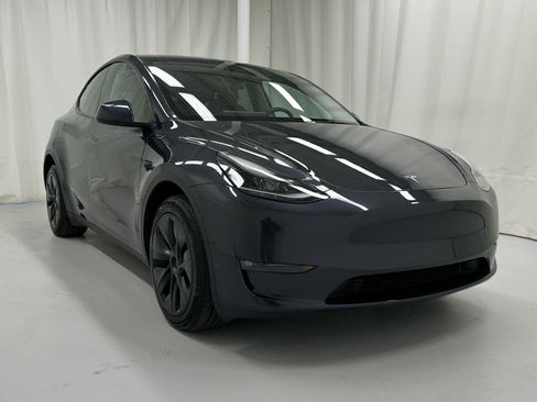 Used 2024 Tesla Model Y Long Range image 1