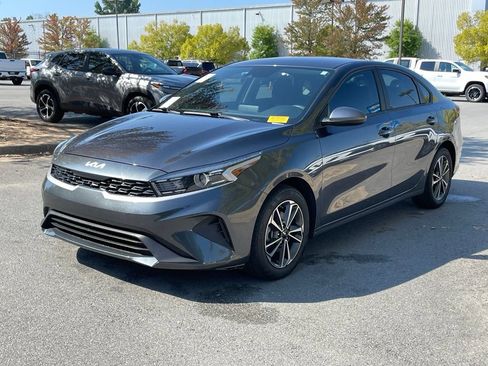 Used 2023 Kia Forte LXS FWD image 3