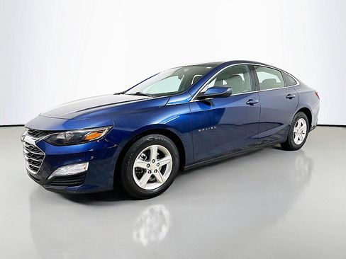 Used 2022 Chevrolet Malibu LT FWD image 3