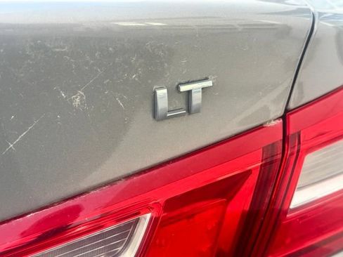 Used 2018 Chevrolet Malibu LT FWD image 4