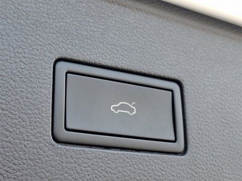 Used 2024 Volkswagen Atlas SEL Premium R-Line image 30