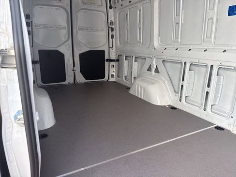 Used 2025 Mercedes-Benz Sprinter 2500 image 5