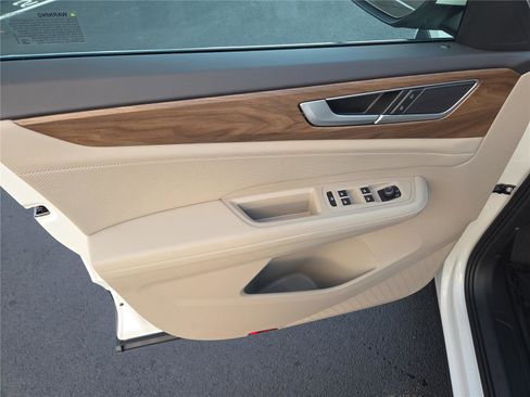 New 2026 Volkswagen Atlas SE image 10