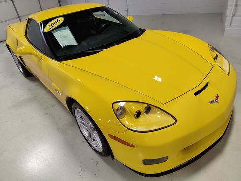 Used 2006 Chevrolet Corvette Z06 w/ Preferred Equipment Group image 2