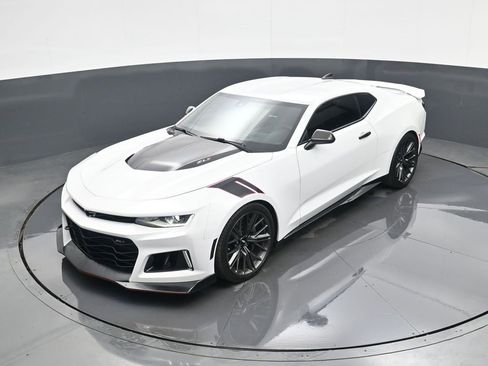 Used 2019 Chevrolet Camaro ZL1 image 32