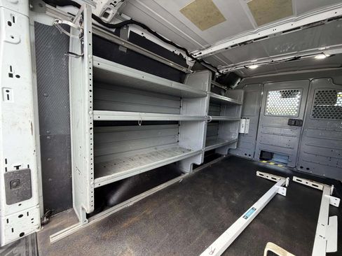 Used 2018 Ford Transit 250 130 Low Roof RWD image 8