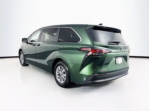 Used 2025 Toyota Sienna LE AWD/4WD image 7