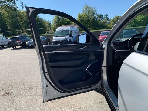 Used 2022 Jeep Grand Cherokee L Limited image 16