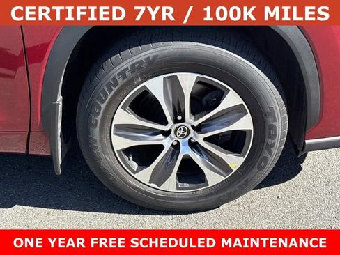 Used 2023 Toyota Highlander XLE AWD/4WD image 7