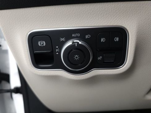 Certified 2026 Mercedes-Benz GLB 250 4MATIC image 9