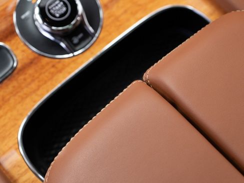 Certified 2021 Bentley Bentayga image 33