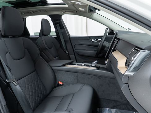 New 2026 Volvo XC60 B5 Core w/ Climate Package image 22