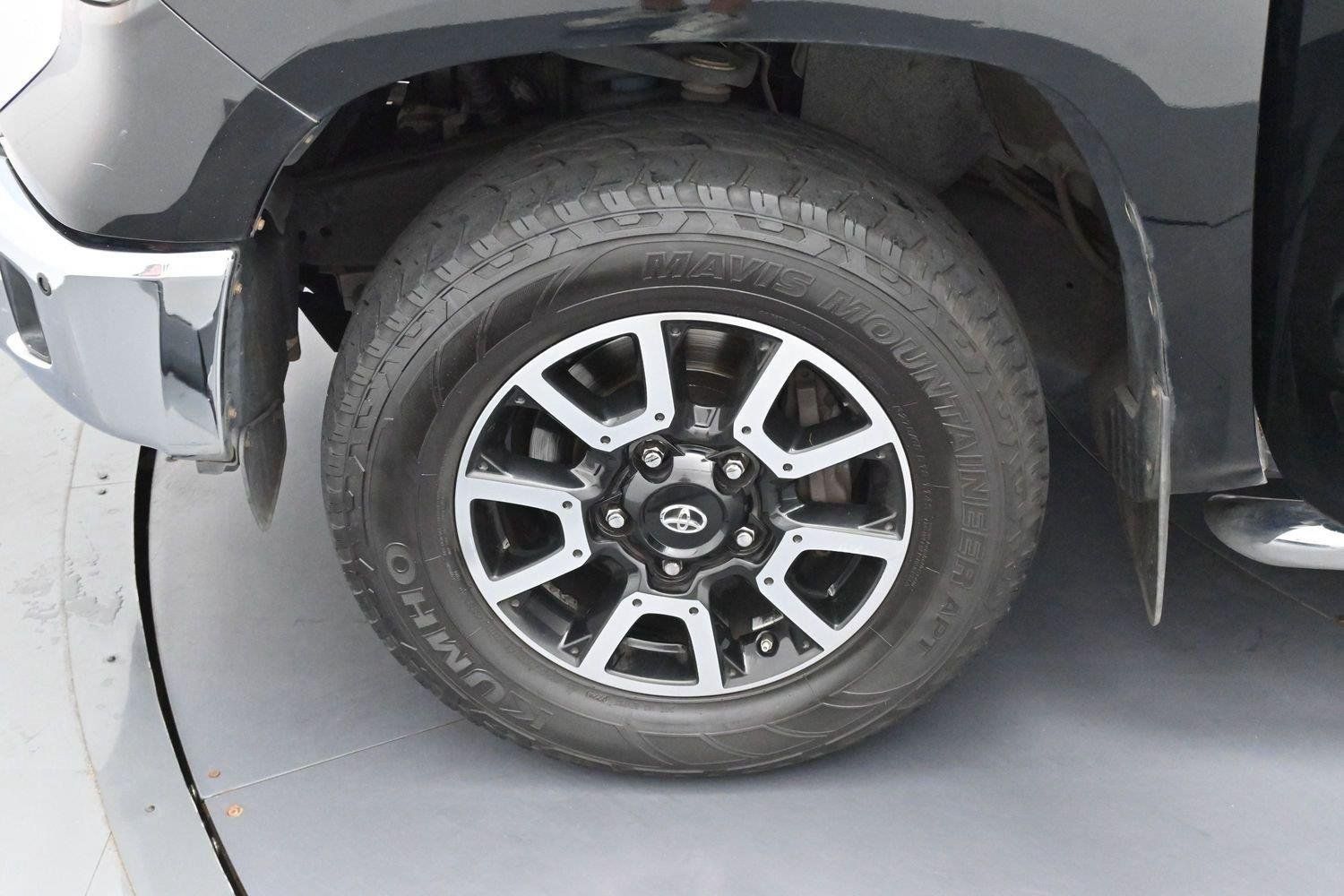 Used 2015 Toyota Tundra Limited w/ Limited Premium Package AWD/4WD image 32