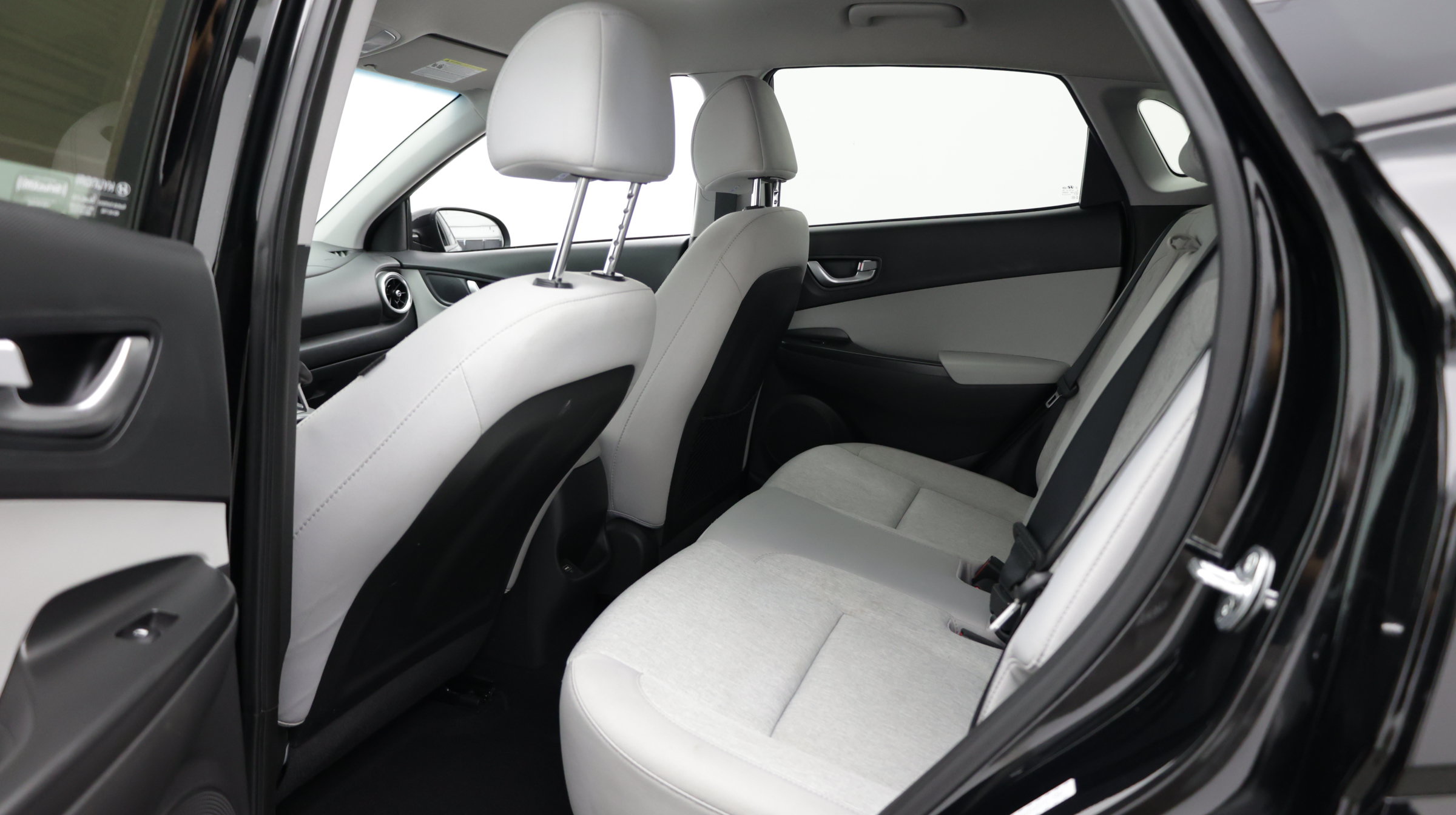 Used 2023 Hyundai Kona SE FWD image 29