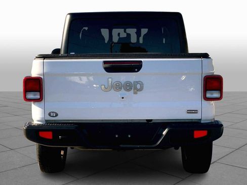 Used 2023 Jeep Gladiator Overland image 4