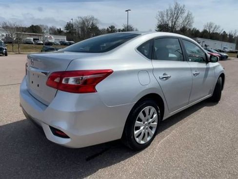 Used 2017 Nissan Sentra S image 2