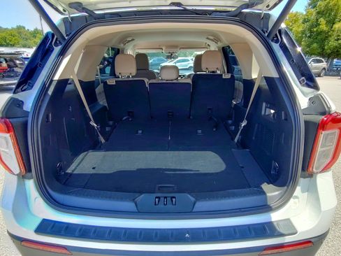 Used 2023 Ford Explorer XLT w/ Equipment Group 202A RWD image 10