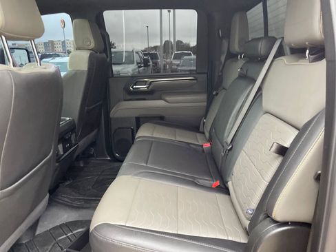 Used 2025 Chevrolet Silverado 2500 ZR2 w/ Technology Package image 26