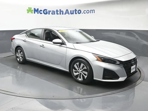Used 2023 Nissan Altima 2.5 S FWD image 2