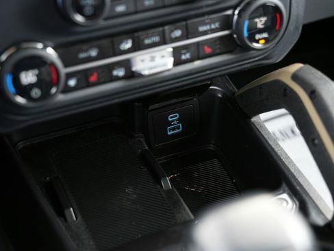 Used 2025 Ford Bronco Badlands AWD/4WD image 17