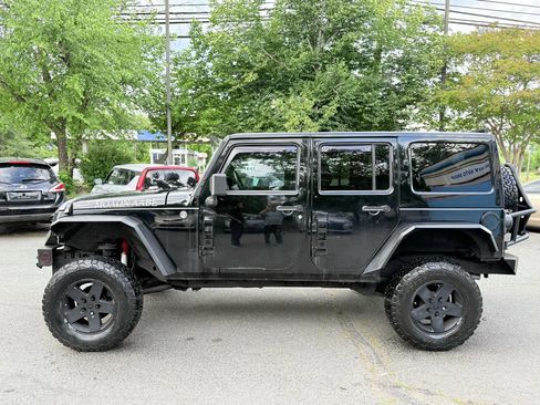 Used 2013 Jeep Wrangler Unlimited Sahara w/ Connectivity Group AWD/4WD image 4