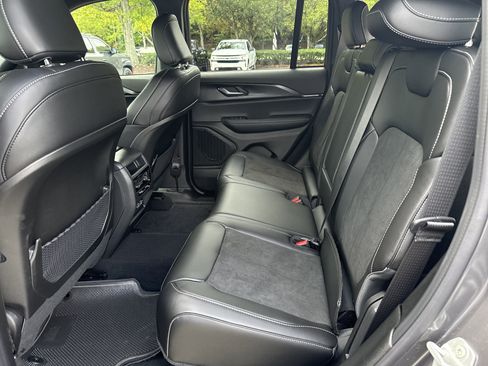 New 2025 Jeep Grand Cherokee Altitude image 21