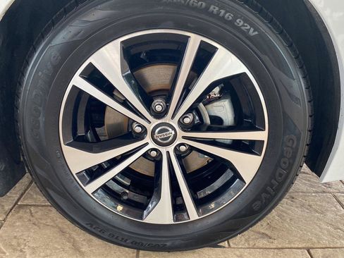 Used 2022 Nissan Sentra SV FWD image 13