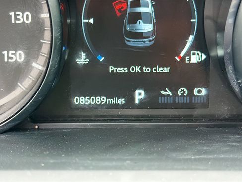 Used 2019 Land Rover Discovery SE image 39