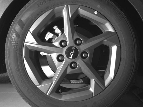 Used 2025 Kia K4 LXS image 15