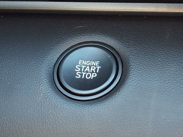 Used 2025 Hyundai Elantra Sport FWD image 17
