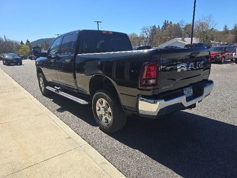 Used 2025 RAM 2500 Big Horn AWD/4WD image 4