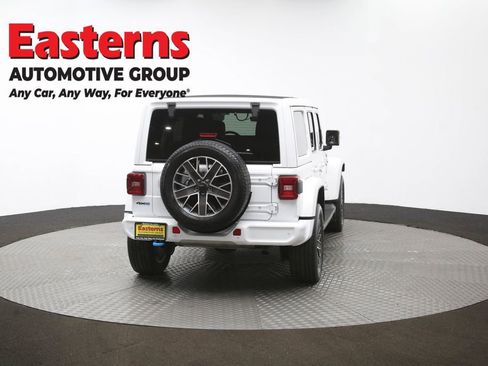 Used 2022 Jeep Wrangler Unlimited Sahara image 40