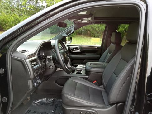 Used 2024 Chevrolet Tahoe Z71 w/ Luxury Package AWD/4WD image 10