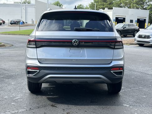 Used 2025 Volkswagen Taos SE FWD image 10