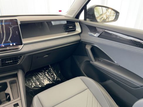 New 2026 Volkswagen Tiguan SE image 28