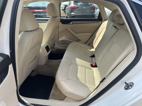 Used 2014 Volkswagen Passat TDI SE image 21