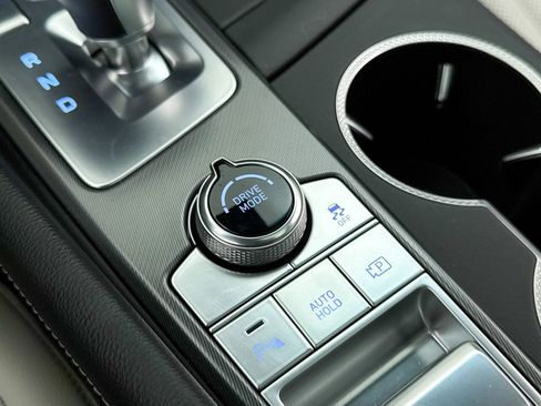 Used 2025 Genesis G70 3.3T Advanced image 9