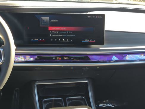 Used 2024 BMW i7 M70 w/ Executive Package image 34