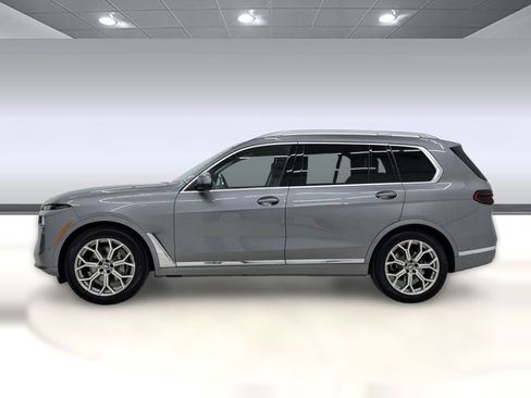 Used 2025 BMW X7 xDrive40i AWD/4WD image 2