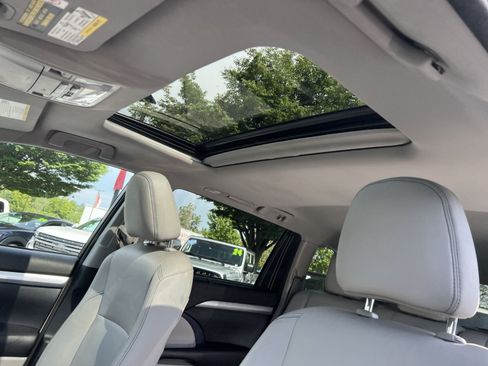 Used 2016 Toyota Highlander XLE AWD/4WD image 23