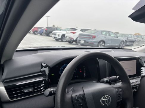 Used 2025 Toyota Camry LE image 33