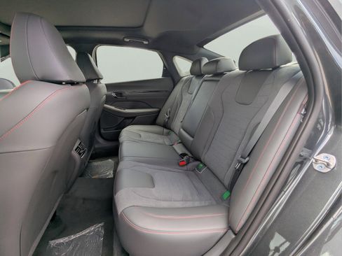 Used 2025 Hyundai Elantra Sport FWD image 27