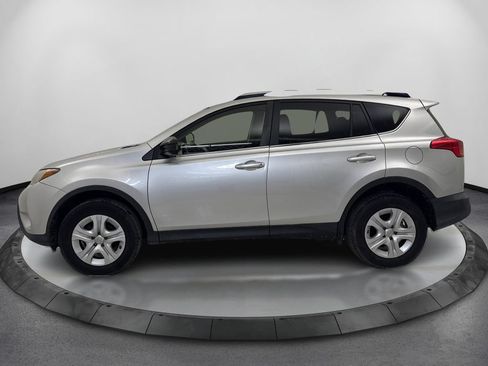 Used 2015 Toyota RAV4 LE FWD image 8