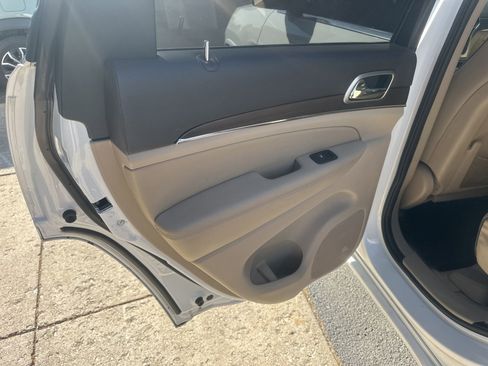 Used 2015 Jeep Grand Cherokee Overland w/ Advanced Technology Group AWD/4WD image 20