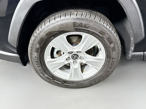 Used 2021 Toyota RAV4 XLE FWD image 38